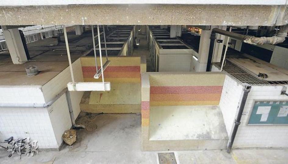 設有共120個攤檔的沙田新田圍街市，因人流欠佳，十室九空：領匯為增加街市的租金收入，將街市約四分之一的面積改作迷你貨倉出租。（余俊亮攝）