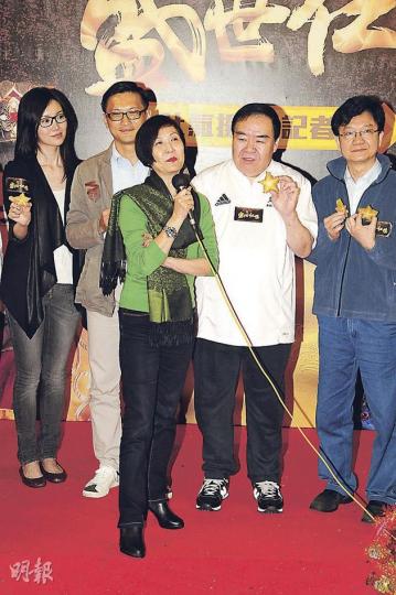 《盛世仁傑》收視成績高,葉翠翠(左起)、陳錦鴻、曾勵珍、鄭則士、監製梁材遠感到鼓舞。(攝影/記者:梁榮達) 《盛世仁傑》收視成績高,葉翠翠(左起)、陳錦鴻、曾勵珍、鄭則士、監製梁材遠感到鼓舞。(攝影/記者:梁榮達)