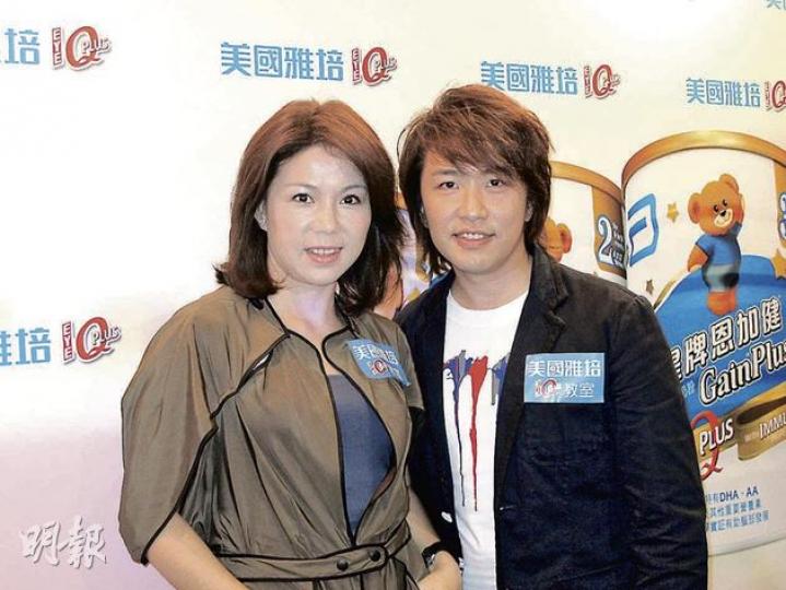 張崇德與太太劉美娟說羅慧娟仍很開心又開朗。(攝影/記者﹕唐嘉晞) 張崇德與太太劉美娟說羅慧娟仍很開心又開朗。(攝影/記者﹕唐嘉晞)