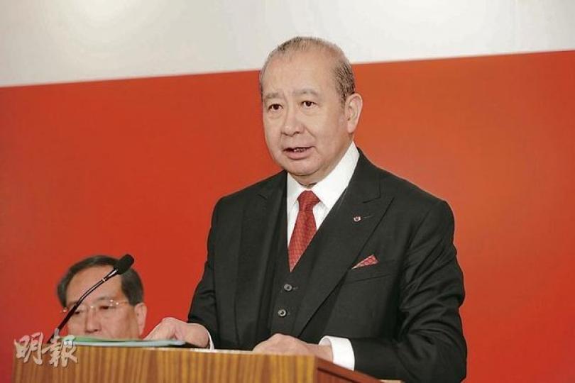 東亞主席李國寶(圖)在股東大會上稱,梁振英上場不會影響東亞業務發展。(尹錦恩攝) 東亞主席李國寶(圖)在股東大會上稱,梁振英上場不會影響東亞業務發展。(尹錦恩攝)