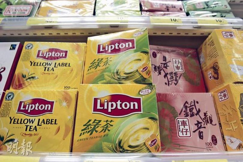 記者昨在連鎖超級市場發現有立頓綠茶出售,綠色和平指該款茶包在北京抽查檢測的樣本中,被發現含有13種殘留農藥。(郭慶輝攝) 記者昨在連鎖超級市場發現有立頓綠茶出售,綠色和平指該款茶包在北京抽查檢測的樣本中,被發現含有13種殘留農藥。(郭慶輝攝)