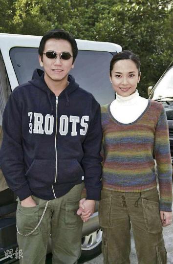 溫兆倫與郭羨妮於02年合作拍攝無綫劇《牛郎織女》,當年男方以菠蘿包攻勢成功奪取芳心。(微博圖片) 陶大宇與郭羨妮拍攝《學警出更》被指戲假情真,女方慘被冠以「狐妮」之名,要避走加拿大洗底。(微博圖片) 溫兆倫與郭羨妮於02年合作拍攝無綫劇《牛郎織女》,當年男方以菠蘿包攻勢成功奪取芳心。(微博圖片) 陶大宇與郭羨妮拍攝《學警出更》被指戲假情真,女方慘被冠以「狐妮」之名,要避走加拿大洗底。(微博圖片)