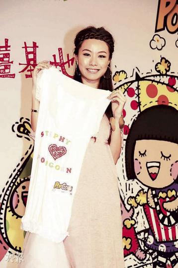 鄧麗欣曾考慮舉行水底婚禮,可惜至今仍未能克服怕水。(攝影/記者﹕林祖傑) 鄧麗欣曾考慮舉行水底婚禮,可惜至今仍未能克服怕水。(攝影/記者﹕林祖傑)