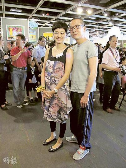 陳國邦陪伴大肚羅敏莊出席活動,全程扶到實,照顧周到。(攝影/記者﹕柯美) 陳國邦陪伴大肚羅敏莊出席活動,全程扶到實,照顧周到。(攝影/記者﹕柯美)