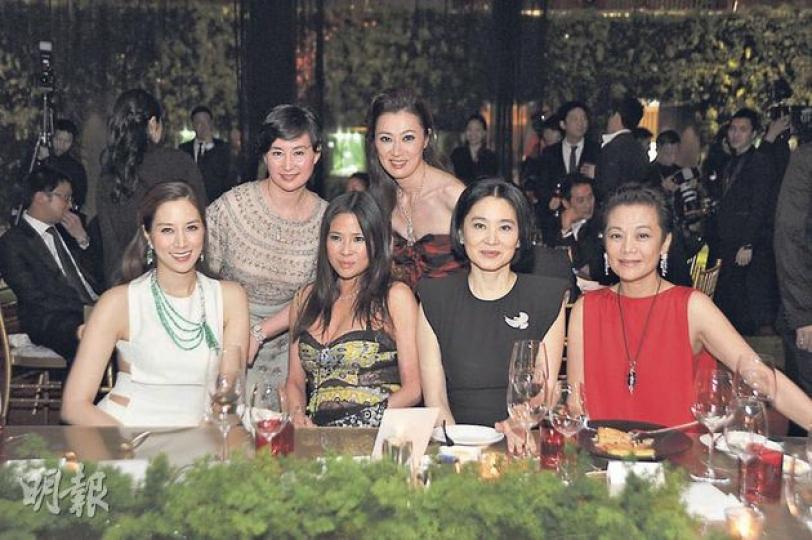 (前排左起)徐子淇、榮文蔚、林青霞、張艾嘉、(後排左起)何超瓊及錢慧儀在晚宴上聚首一堂,各人盛裝而臨,場面實屬少見。(攝影﹕鍾偉茵)玩具大王蔡志明與太太蔡李惠莉雙雙現身。(攝影﹕鍾偉茵)明報企業執行董事張裘昌出席晚宴。(攝影﹕鍾偉茵)名模姚書軼(圖)及Ana R.率領一眾模特兒,示範卡地亞全新高級珠寶系列,展示名貴珠寶的神秘魅力。(攝影﹕鍾偉茵)Ana R.(攝影﹕鍾偉茵) (前排左起)徐子淇、榮文蔚、林青霞、張艾嘉、(後排左起)何超瓊及錢慧儀在晚宴上聚首一堂,各人盛裝而臨,場面實屬少見。(攝影﹕鍾偉茵)玩具大王蔡志明與太太蔡李惠莉雙雙現身。(攝影﹕鍾偉茵)明報企業執行董事張裘昌出席晚宴。(攝影﹕鍾偉茵)名模姚書軼(圖)及Ana R.率領一眾模特兒,示範卡地亞全新高級珠寶系列,展示名貴珠寶的神秘魅力。(攝影﹕鍾偉茵)Ana R.(攝影﹕鍾偉茵)