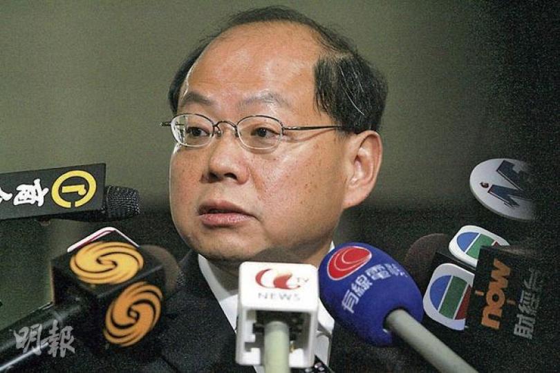 警務處長曾偉雄昨日到訪大埔區議會,被記者追問會否收回「黑影論」,他說﹕「講咗就係講咗,收回係不切實際。」(鄧宗弘攝) 警務處長曾偉雄昨日到訪大埔區議會,被記者追問會否收回「黑影論」,他說﹕「講咗就係講咗,收回係不切實際。」(鄧宗弘攝)