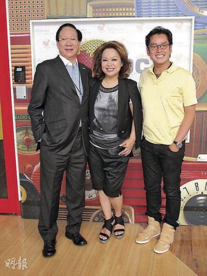 阿倫跟杜麗莎接受數碼電台訪問,老闆鄭經翰親自迎接。(攝影/記者﹕楊安莉) 阿倫跟杜麗莎接受數碼電台訪問,老闆鄭經翰親自迎接。(攝影/記者﹕楊安莉)
