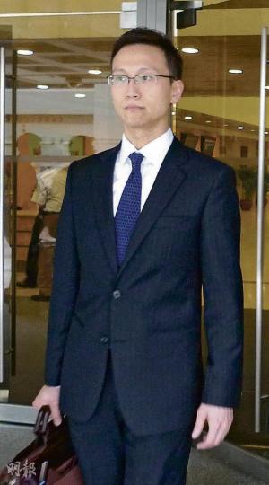 星展銀行經理謝海恒昨亦被傳召作供，直言透過電話向被告郝婷報價，但她嫌行使價不夠吸引，拒絕投資accumulator，又曾要求獲取較佳的行使價。（何偉畧攝）