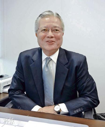 自由黨立會議員方剛指出，國際品牌來港搶位，本地品牌無機會發展，期望新一屆政府開拓更多零售點，紓緩租金高企情况。（梁家欣攝） （明報製圖）