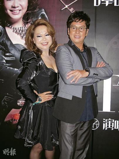 阿倫與杜麗莎預告在演唱會有突破性演出。(攝影/記者:孫慧莊) 阿倫前晚與母親及家姐、妹妹一起慶祝母親節。(微博圖片) 阿倫與杜麗莎預告在演唱會有突破性演出。(攝影/記者:孫慧莊) 阿倫前晚與母親及家姐、妹妹一起慶祝母親節。(微博圖片)