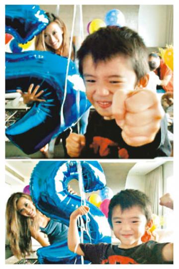 Lucas扮大隻佬又揮拳,表情多多;姑姐婷婷則在後面拿着巨型汽球,可見兩人玩得很開心。(微博圖片) 栢芝就算抱着Quintus自拍也沒有難度。(微博圖片) Lucas扮大隻佬又揮拳,表情多多;姑姐婷婷則在後面拿着巨型汽球,可見兩人玩得很開心。(微博圖片) 栢芝就算抱着Quintus自拍也沒有難度。(微博圖片)