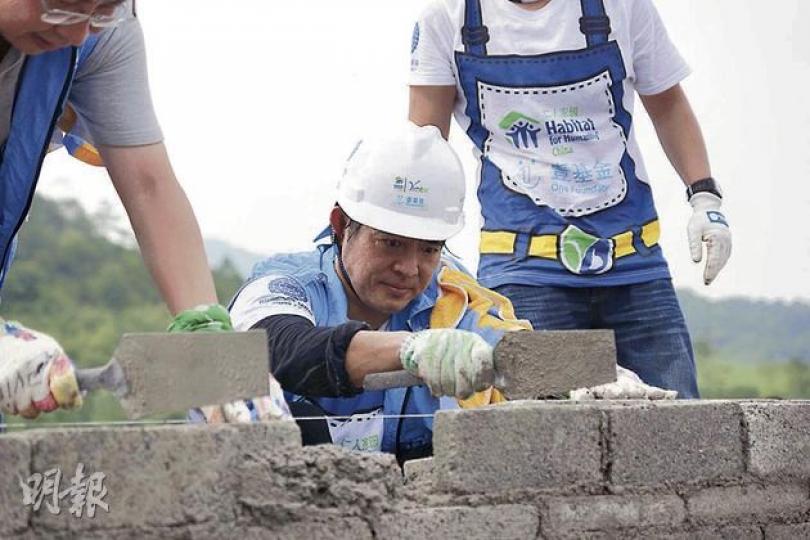 李連杰落手落腳為災民重建房屋,甚有意義。(攝影/記者:鍾一虹) 莫文蔚想帶丈夫Johannes做義工行善。(攝影/記者:鍾一虹) 李連杰落手落腳為災民重建房屋,甚有意義。(攝影/記者:鍾一虹) 莫文蔚想帶丈夫Johannes做義工行善。(攝影/記者:鍾一虹)