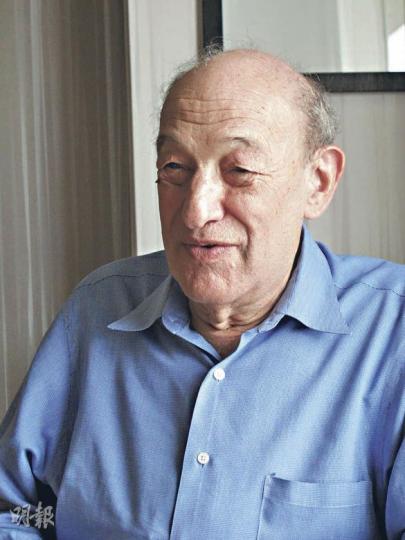 82歲高齡的哈佛教授傅高義歷時10年寫成《鄧小平時代》。(明報記者攝) 82歲高齡的哈佛教授傅高義歷時10年寫成《鄧小平時代》。(明報記者攝)