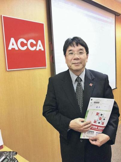 特許公認會計師公會香港分會稅務委員會主席黃宏泰表示,過往曾有不少市民忘記留意報稅表上可填寫的扣稅金額,如「強積金」供款、慈善捐款等,以致變相「交多稅」。(鄭穎瑩攝) (明報製圖) 特許公認會計師公會香港分會稅務委員會主席黃宏泰表示,過往曾有不少市民忘記留意報稅表上可填寫的扣稅金額,如「強積金」供款、慈善捐款等,以致變相「交多稅」。(鄭穎瑩攝) (明報製圖)