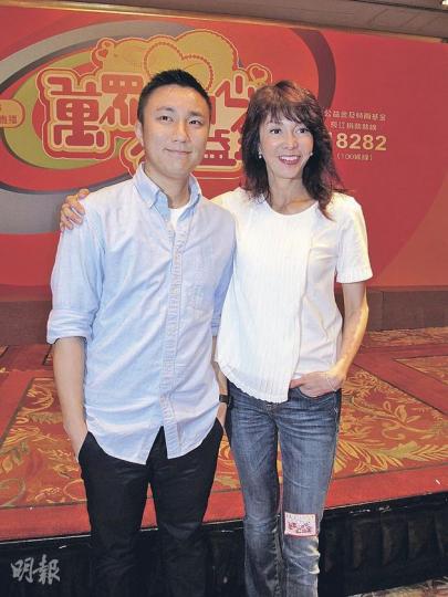 鄭裕玲伙拍崔建邦任無綫《萬眾同心公益金》籌款節目司儀。(攝影/記者﹕林蘊兒) 鄭裕玲伙拍崔建邦任無綫《萬眾同心公益金》籌款節目司儀。(攝影/記者﹕林蘊兒)