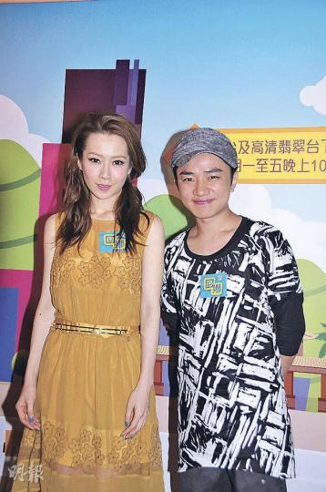 王祖藍、關心妍拍攝無綫新節目《回鄉》,感受故鄉的風土人情。(攝影/記者:梁榮達) 林欣彤因眼睛發炎關係,戴上墨鏡示人。(攝影/記者:梁榮達) 王祖藍、關心妍拍攝無綫新節目《回鄉》,感受故鄉的風土人情。(攝影/記者:梁榮達) 林欣彤因眼睛發炎關係,戴上墨鏡示人。(攝影/記者:梁榮達)