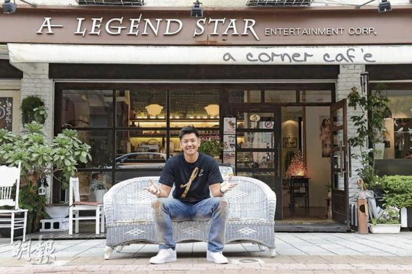 黑人事業、愛情兩得意,跟太太范范合力行善貢獻社會。(攝影/記者﹕楊安莉、魏幼芳、劉永銳、黃梓烜) (攝影/記者﹕楊安莉、魏幼芳、劉永銳、黃梓烜) 黑人事業、愛情兩得意,跟太太范范合力行善貢獻社會。(攝影/記者﹕楊安莉、魏幼芳、劉永銳、黃梓烜) (攝影/記者﹕楊安莉、魏幼芳、劉永銳、黃梓烜)