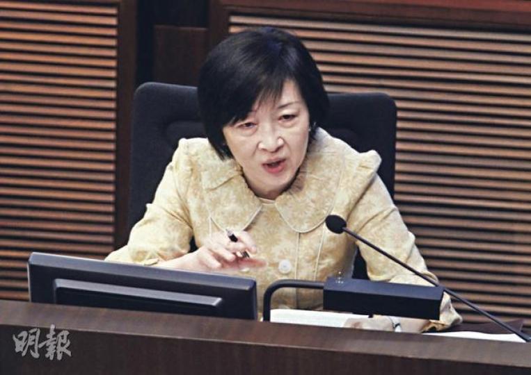 對於民主黨要求新班子減人工,候任特首辦主管羅范椒芬不認同,指計及通脹,問責官員跟2002年相比已減薪約20%。(林振東攝) 對於民主黨要求新班子減人工,候任特首辦主管羅范椒芬不認同,指計及通脹,問責官員跟2002年相比已減薪約20%。(林振東攝)