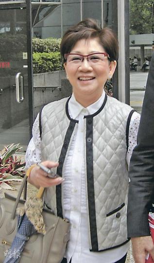 代表粵首環保前副主席鄭潔賢(圖)的資深大律師郭棟明,揭露律政司中人於中止聆訊申請期間涉嫌刪除證據。(林景輝攝) 代表粵首環保前副主席鄭潔賢(圖)的資深大律師郭棟明,揭露律政司中人於中止聆訊申請期間涉嫌刪除證據。(林景輝攝)