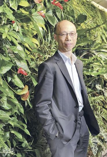 盛傳是下任環境局長的綠色建築議會副主席黃錦星認為，下屆政府應牽頭做好環保，如候任特首梁振英可以禮賓府作「示範單位」，做好慳電和廢物回收工作，並將成果與公眾分享。（陳淑安攝）