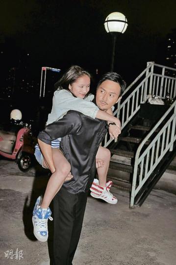 張智霖與19歲女主角付夢妮演忘年戀,張智霖刻意留鬚增添成熟味道。(攝影/記者﹕梁榮達) 張智霖與19歲女主角付夢妮演忘年戀,張智霖刻意留鬚增添成熟味道。(攝影/記者﹕梁榮達)