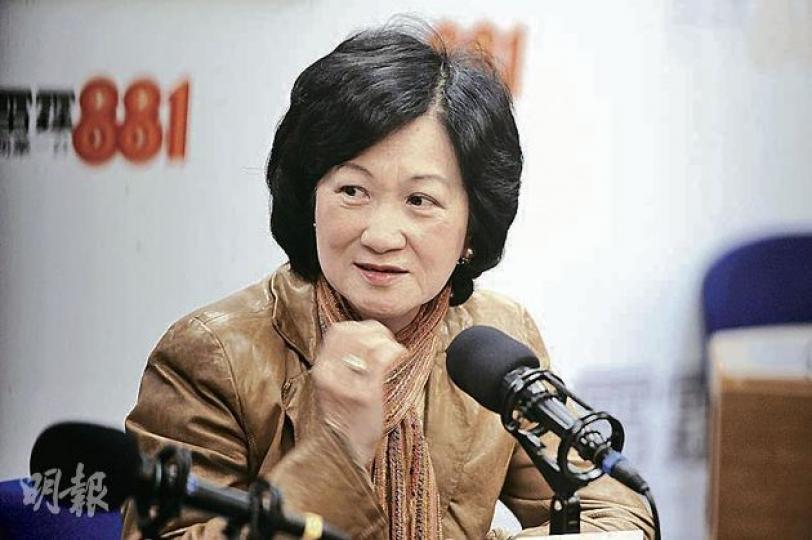 在立法會表決優先討論政府架構改組決議案中投棄權票的葉劉淑儀,指政制及內地事務局副局長黃靜文在投票前3分鐘才游說她勿投棄權,被她拒絕。(尹錦恩攝) 在立法會表決優先討論政府架構改組決議案中投棄權票的葉劉淑儀,指政制及內地事務局副局長黃靜文在投票前3分鐘才游說她勿投棄權,被她拒絕。(尹錦恩攝)