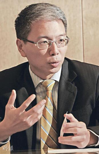 顏劍文指出，相信人民幣業務未來焦點，在於放寬資本帳下項目，在境外創造資金。（劉焌陶攝）