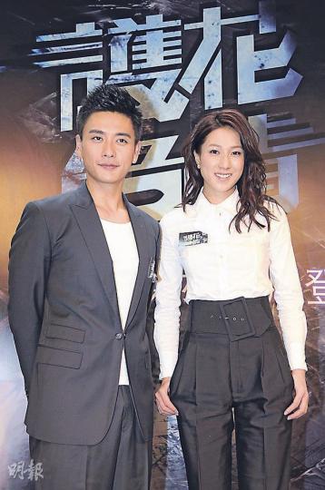 由於秦沛及監製劉家豪已離開無綫,故只得黃宗澤與鍾嘉欣宣傳新劇《護花危情》。(攝影/記者:梁榮達) 由於秦沛及監製劉家豪已離開無綫,故只得黃宗澤與鍾嘉欣宣傳新劇《護花危情》。(攝影/記者:梁榮達)