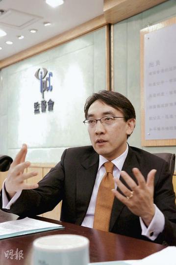 監警會主席翟紹唐透露,就「副總理李克強訪港引發的投訴」的調查取得突破,相信警方願以機密形式向監警會交代行動指引,預料調查最終報告有機會在今年第三季完成。(陳志偉攝) 監警會主席翟紹唐透露,就「副總理李克強訪港引發的投訴」的調查取得突破,相信警方願以機密形式向監警會交代行動指引,預料調查最終報告有機會在今年第三季完成。(陳志偉攝)