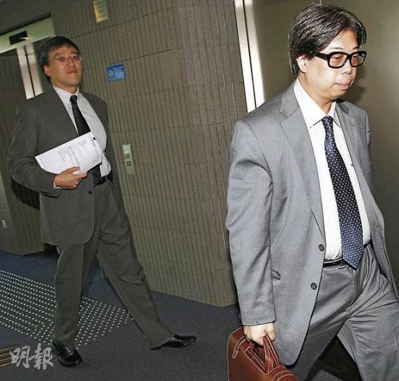醫生葉大偉(右)涉為一名對阿士匹靈過敏女病人診治時,未有周全考慮她其他過敏情况,便處方了與阿士匹靈相似藥效的抗炎藥。(李紹昌攝) 醫生葉大偉(右)涉為一名對阿士匹靈過敏女病人診治時,未有周全考慮她其他過敏情况,便處方了與阿士匹靈相似藥效的抗炎藥。(李紹昌攝)