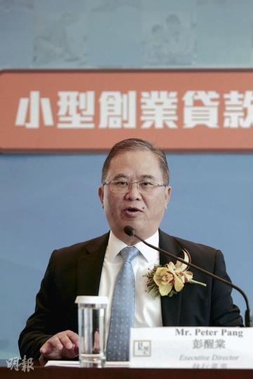 小型貸款計劃今日起接受申請,圖為按證公司執行董事彭醒棠昨日出席啟動儀式。(郭慶輝攝) 小型貸款計劃今日起接受申請,圖為按證公司執行董事彭醒棠昨日出席啟動儀式。(郭慶輝攝)