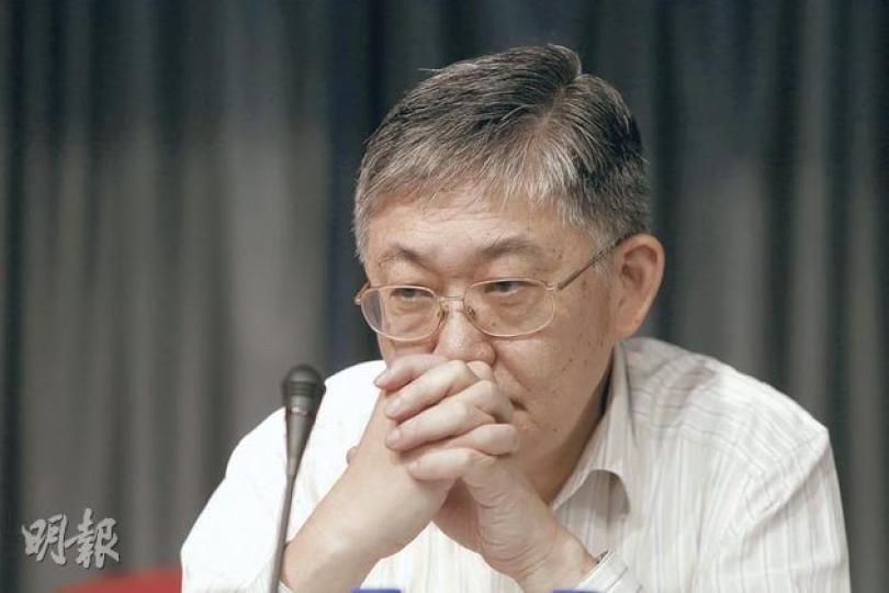 施永青批評曾蔭權沒從八萬五政策中汲取教訓,房屋及土地政策的失誤導致社會分化,促使地產霸權出現。(李澤彤攝) 黃友嘉期望政府不要再以不干預自由市場為藉口,反而應該在經濟政策上有所作為,改善民生。(李澤彤攝) 施永青批評曾蔭權沒從八萬五政策中汲取教訓,房屋及土地政策的失誤導致社會分化,促使地產霸權出現。(李澤彤攝) 黃友嘉期望政府不要再以不干預自由市場為藉口,反而應該在經濟政策上有所作為,改善民生。(李澤彤攝)
