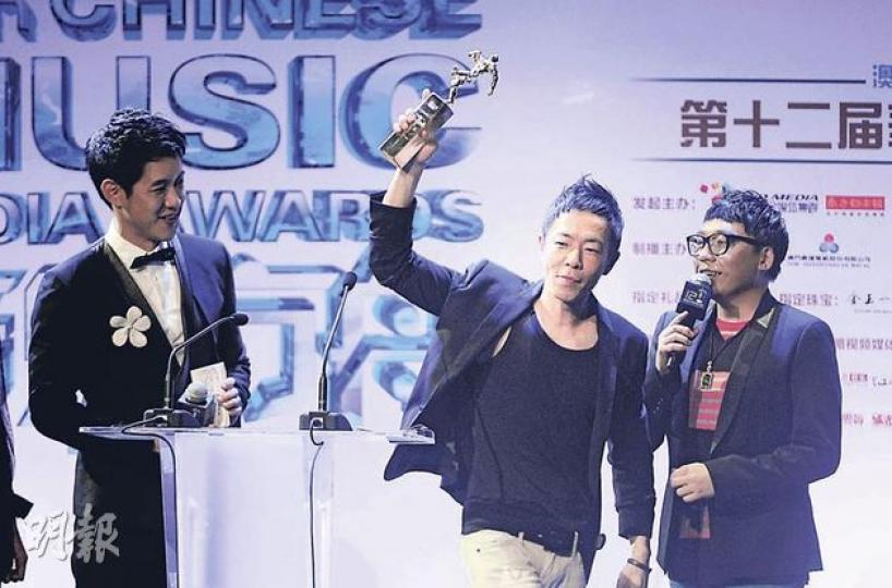 黃貫中前晚攞獎心情矛盾,皆因這天是Beyond成員黃家駒離世19周年的日子。(攝影:鍾偉茵) 黃貫中前晚攞獎心情矛盾,皆因這天是Beyond成員黃家駒離世19周年的日子。(攝影:鍾偉茵)
