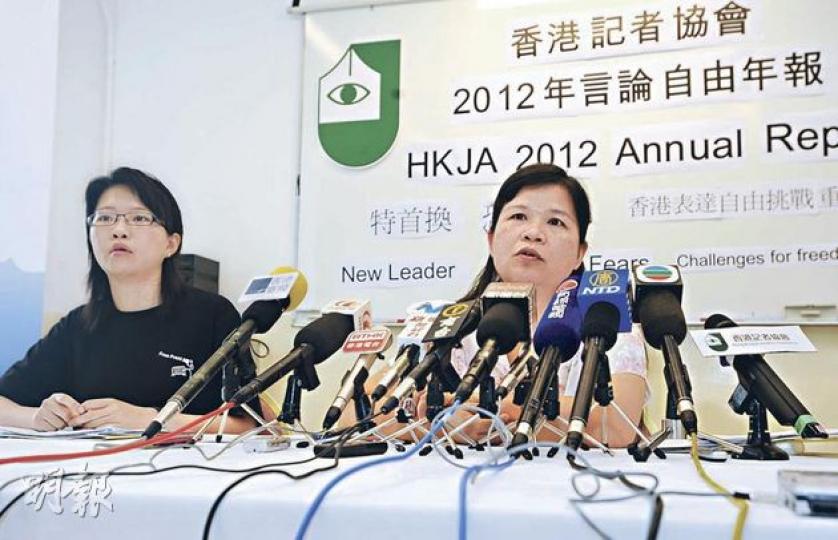 記協公布新聞自由年報,主席麥燕庭(圖)促請政府在本港未有全面普選前不要訂立23條,以及改善突發新聞發布機制。(葉思雅攝) (明報製圖) 記協公布新聞自由年報,主席麥燕庭(圖)促請政府在本港未有全面普選前不要訂立23條,以及改善突發新聞發布機制。(葉思雅攝) (明報製圖)