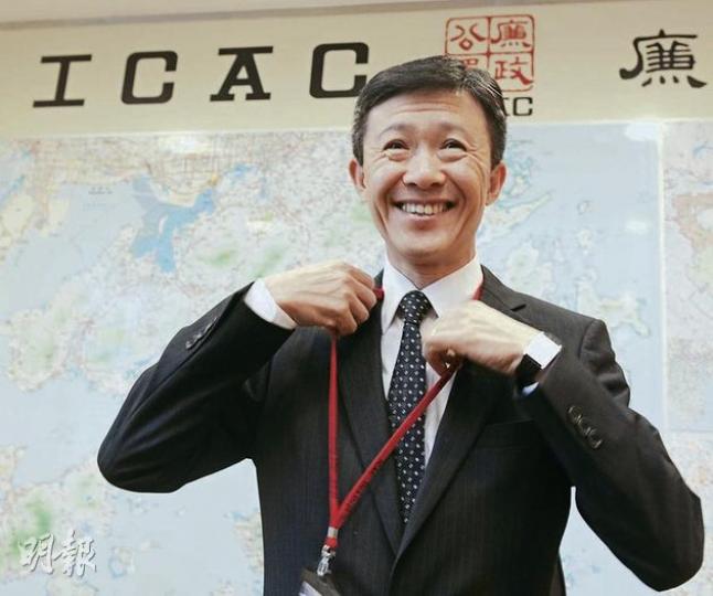 新任廉政專員白韞六昨日履新，在北角廉政公署總部會見傳媒，並讓傳媒參觀其辦公室，他強調該署會繼續肅貪倡廉，以不偏不倚公平公正原則辦案。（劉焌陶攝）