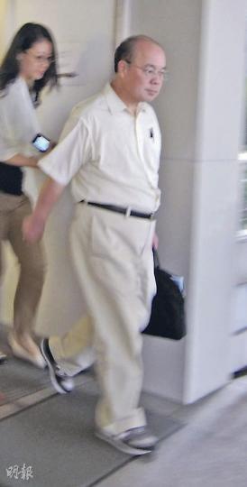 醫生李毅榮被老父指侵吞物業及資產。(黃景怡攝) 現年81歲的李官穩與妻子培養多名專業人士兒子,但最終要與醫生兒子對簿公堂。(黃景怡攝) 醫生李毅榮被老父指侵吞物業及資產。(黃景怡攝) 現年81歲的李官穩與妻子培養多名專業人士兒子,但最終要與醫生兒子對簿公堂。(黃景怡攝)