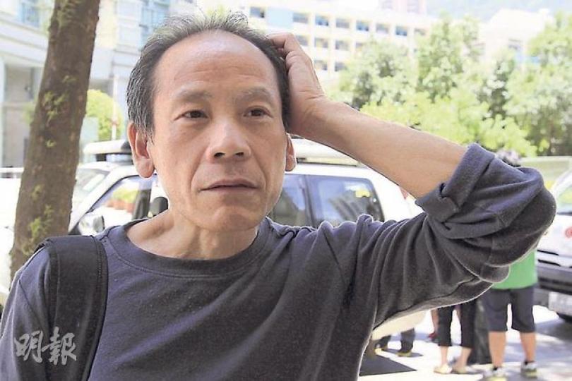 鄧漢傑餵飼流浪貓的「任務」,即使在昨日判刑前亦未有改變,他昨仍堅持清晨5時許出動餵貓。(郭慶輝攝)
鄧漢傑餵飼流浪貓的「任務」,即使在昨日判刑前亦未有改變,他昨仍堅持清晨5時許出動餵貓。(郭慶輝攝)