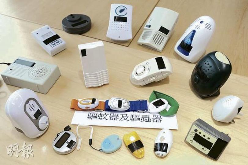 消委會蒐集市面19款電子驅蟲產品，檢視其效能及操作原理，對各產品的功效存疑。（尹錦恩攝） （明報製圖）