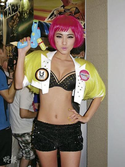 Vivian只戴bra扮Lady Gaga,不過比起正牌Gaga性感度只屬小兒科。(攝影/記者:李潔盈) 肥嘟嘟的蔡慧欣紮孖辮扮學生妹可愛過度,還是性感造型較適合她。(攝影/記者:李潔盈) 張慧雯未敢挑戰性感女神高海寧,她笑言較想做劇集女神。(攝影/記者:李潔盈) Toby已原諒男友陳七。(攝影/記者:李潔盈) Vivian只戴bra扮Lady Gaga,不過比起正牌Gaga性感度只屬小兒科。(攝影/記者:李潔盈) 肥嘟嘟的蔡慧欣紮孖辮扮學生妹可愛過度,還是性感造型較適合她。(攝影/記者:李潔盈) 張慧雯未敢挑戰性感女神高海寧,她笑言較想做劇集女神。(攝影/記者:李潔盈) Toby已原諒男友陳七。(攝影/記者:李潔盈)