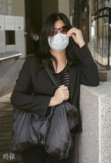 曾潤平的妻子童瑞琼(圖)被指身為其中一間清盤公司的前董事,刻意逃避申報公司資產狀況的責任,被控欺詐,最後法官認為證據不足,判她無罪。(尹錦恩攝)(明報製圖) 曾潤平的妻子童瑞琼(圖)被指身為其中一間清盤公司的前董事,刻意逃避申報公司資產狀況的責任,被控欺詐,最後法官認為證據不足,判她無罪。(尹錦恩攝)(明報製圖)