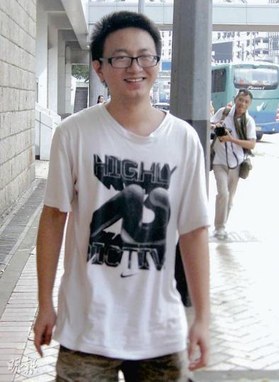 長子張兆堂昨出庭作供,指父母多年來為金錢問題吵架,一直分房睡,又指自己去年每星期平均只見到母親數分鐘。(梁珮珊攝) 長子張兆堂昨出庭作供,指父母多年來為金錢問題吵架,一直分房睡,又指自己去年每星期平均只見到母親數分鐘。(梁珮珊攝)