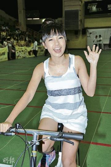 糖妹自爆曾跟香港奧運體操隊選手黃曉盈鬥歌藝。(攝影﹕鍾偉茵) 糖妹自爆曾跟香港奧運體操隊選手黃曉盈鬥歌藝。(攝影﹕鍾偉茵)