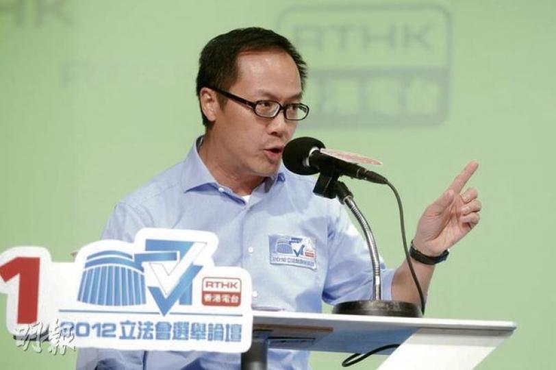 立法會會計界候選人林智遠,聲稱特首選舉期間,其對手梁繼昌(圖)的選委「隊友」曾向梁振英要求「交換官位」。梁繼昌否認事件,說沒聽過有這樣的事。(尹錦恩攝) 立法會會計界候選人林智遠,聲稱特首選舉期間,其對手梁繼昌(圖)的選委「隊友」曾向梁振英要求「交換官位」。梁繼昌否認事件,說沒聽過有這樣的事。(尹錦恩攝)
