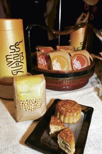 有機豆渣月--一盒四件,原味(大豆)原價$438,會場價$299;果仁原價$449,會場價$309(葉思雅攝) 有機豆渣月--一盒四件,原味(大豆)原價$438,會場價$299;果仁原價$449,會場價$309(葉思雅攝)