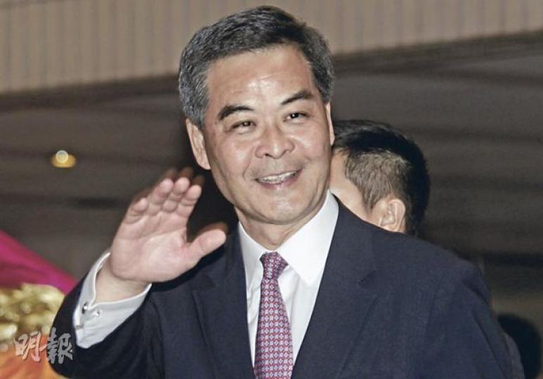 二手樓市再現狂潮,特首梁振英昨天出席奧運祝捷會後,主動開腔表示特區政府在有需要時,會出招遏抑樓市可能出現的投機活動。(郭慶輝攝) 二手樓市再現狂潮,特首梁振英昨天出席奧運祝捷會後,主動開腔表示特區政府在有需要時,會出招遏抑樓市可能出現的投機活動。(郭慶輝攝)
