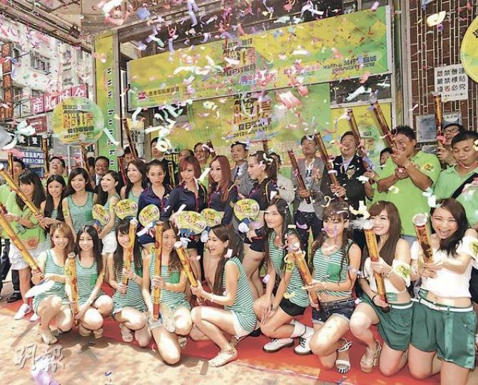 腦場電腦節一連13日舉行,隨着新遊戲《暗黑破壞神3》推出,令玩家對電腦的顯示卡、處理器要求更高,相信最受益的會是「砌機」商戶。(陳淑安攝) 腦場電腦節一連13日舉行,隨着新遊戲《暗黑破壞神3》推出,令玩家對電腦的顯示卡、處理器要求更高,相信最受益的會是「砌機」商戶。(陳淑安攝)