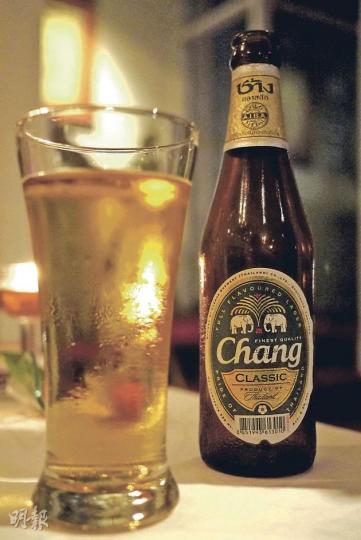 泰國Chang的味道,爽中帶着輕甜,與地道帶辣味的食物,配合得宜,有中和作用。(蔡榛原攝) 泰國Chang的味道,爽中帶着輕甜,與地道帶辣味的食物,配合得宜,有中和作用。(蔡榛原攝)