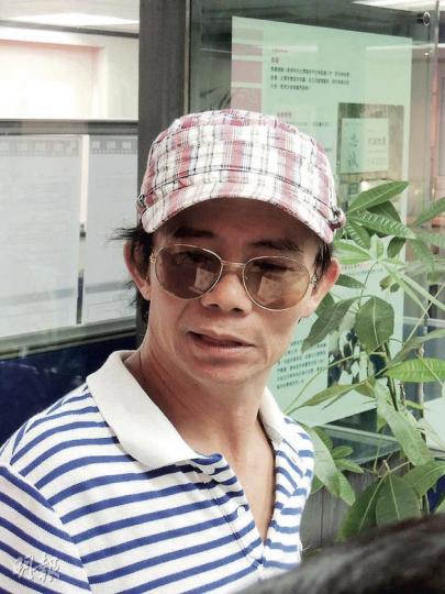 梅艷芳胞兄梅啟明昨日亦有出席梅艷芳跑馬地毓秀大廈遺產物業的拍賣會,他指下月底若再拍賣,屆時亦會到場觀戰。(林尚民攝) 梅艷芳胞兄梅啟明昨日亦有出席梅艷芳跑馬地毓秀大廈遺產物業的拍賣會,他指下月底若再拍賣,屆時亦會到場觀戰。(林尚民攝)