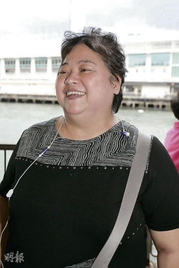 曾健成妹妹曾麗明(圖)昨出席保釣活動聲援哥哥。她說全家力撐阿牛,又批評中國沒保護保釣船,要求當局高姿態取回釣魚島。(丁灝嵐攝) 曾健成妹妹曾麗明(圖)昨出席保釣活動聲援哥哥。她說全家力撐阿牛,又批評中國沒保護保釣船,要求當局高姿態取回釣魚島。(丁灝嵐攝)