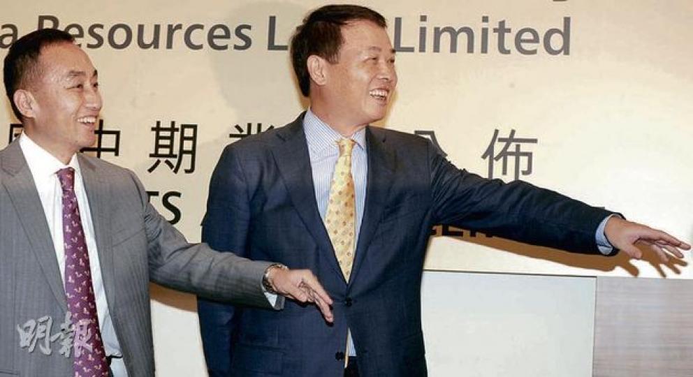 因上半年合同銷售額已經達到全年目標(400億元人民幣)的74%,華潤置地主席王印(右)表示,會於第3季末檢討,決定是否將目標上調。左為集團董事總經理吳向東。(劉焌陶攝) 因上半年合同銷售額已經達到全年目標(400億元人民幣)的74%,華潤置地主席王印(右)表示,會於第3季末檢討,決定是否將目標上調。左為集團董事總經理吳向東。(劉焌陶攝)